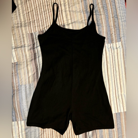 Black one piece - Picture 2 of 5